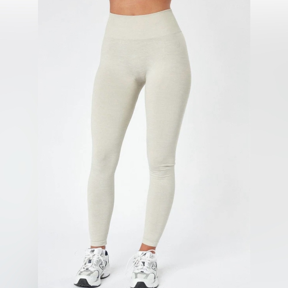 Lazuli Label Scrunch Seamless Essential Legging